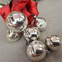 mini-glas-sølvfarvede-julekugler-gammel-julepynt